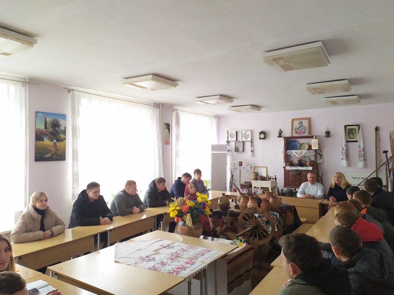 СТУДЕНТСЬКИЙ НАУКОВИЙ ГУРТОК ІЗ НАРОДОЗНАВСТВА, СТУДЕНТСЬКИЙ НАУКОВИЙ КРУГЛИЙ СТІЛ:  ЛЮБИ ТА ЗНАЙ СВІЙ РІДНИЙ  КРАЙ І ПАМ’ЯТЬ ПРЕДКІВ ЗБЕРІГАЙ