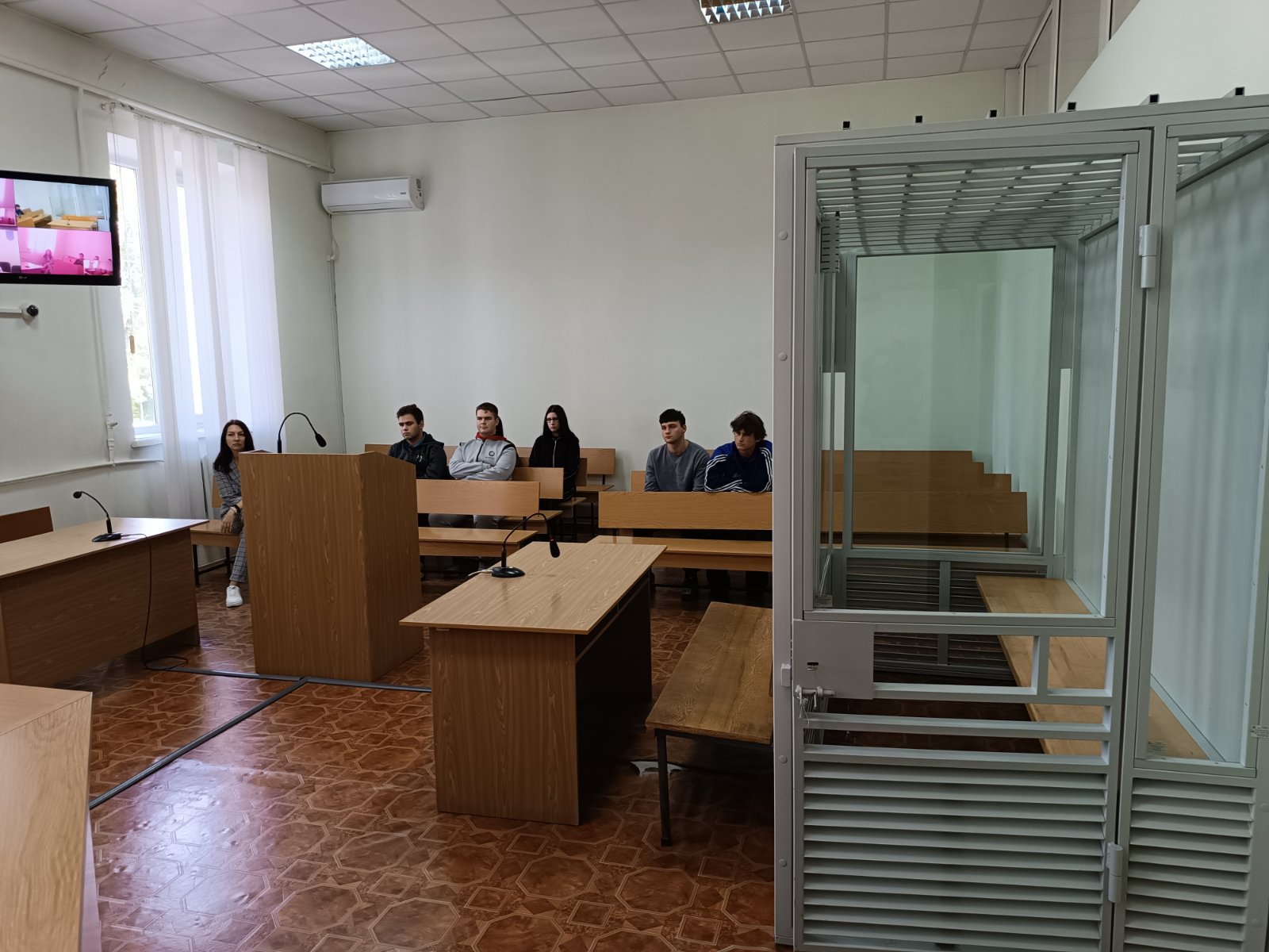 Правова культура в дії: візит здобувачів освіти Уманського НУ до міськрайонного суду з нагоди Дня юриста