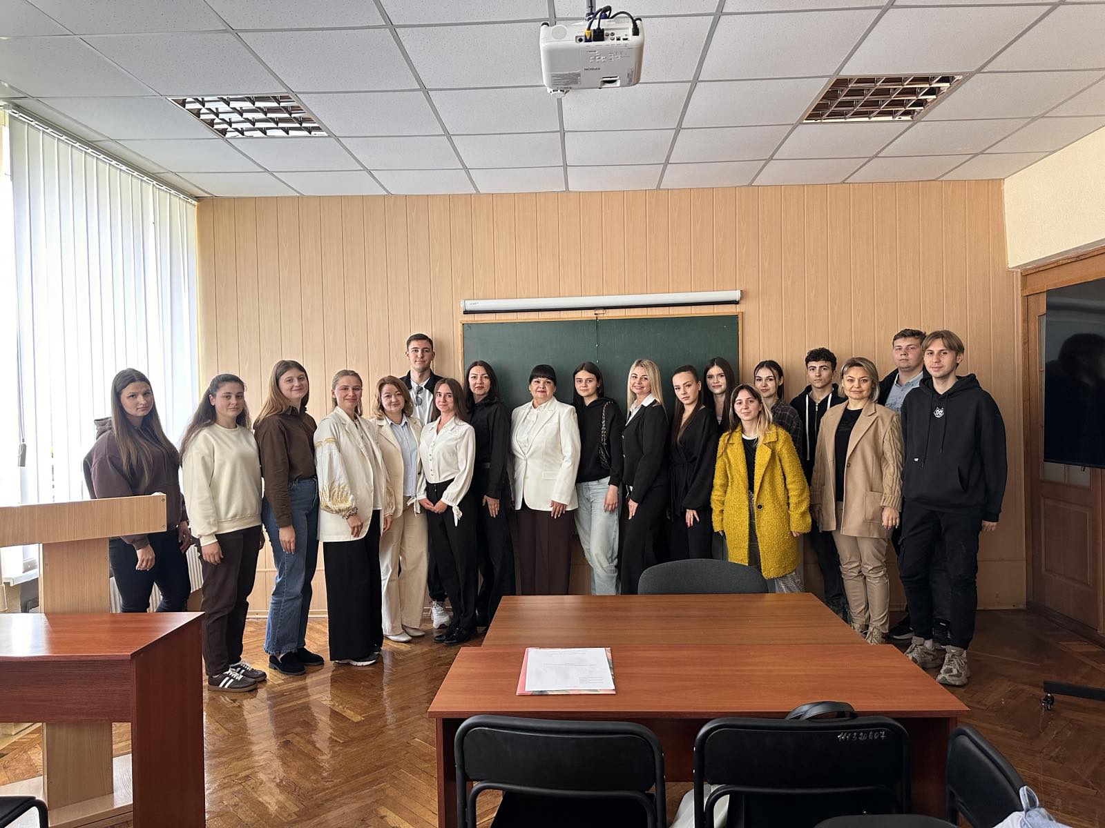 Свобода думок та правнича практика: на кафедрі правових дисциплін відбулося засідання студентського наукового гуртка у форматі правового дискусійного клубу