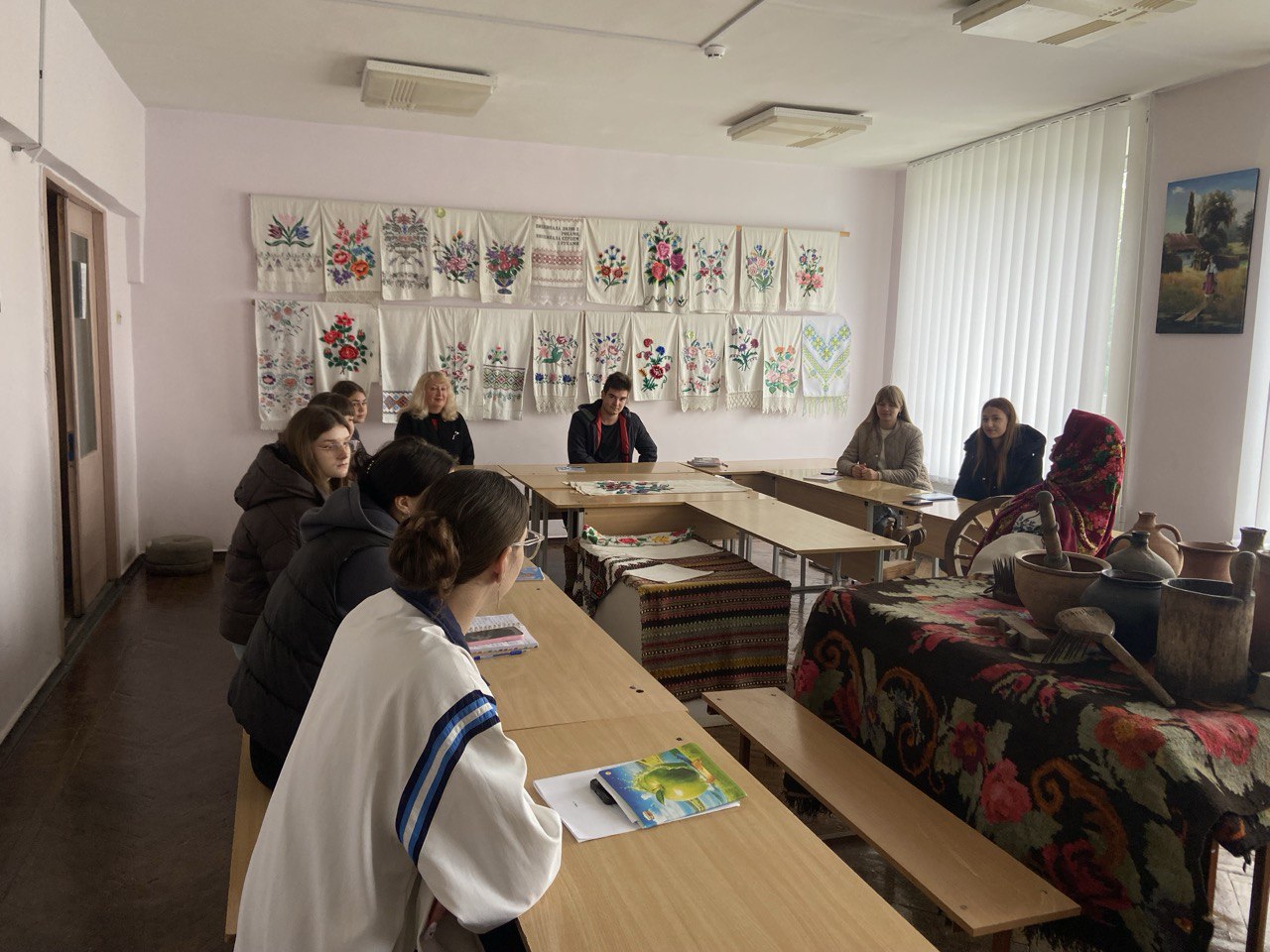 СТУДЕНТСЬКИЙ НАУКОВИЙ ГУРТОК ІЗ НАРОДОЗНАВСТВА  ПРОДОВЖУЄ СВОЮ РОБОТУ